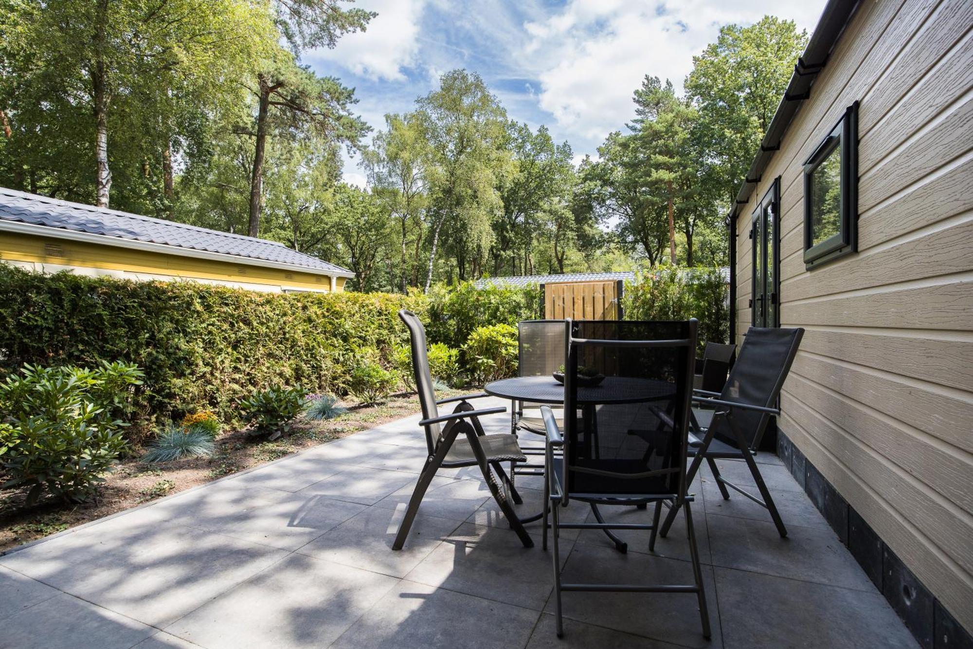 Veluwe Hoenderloo Luxury Chalet With Private Sauna And Hot Tub - Swimming Pool Tennis Court Supermarket Bowling Alley Theatre And Entertainment For Children Dış mekan fotoğraf