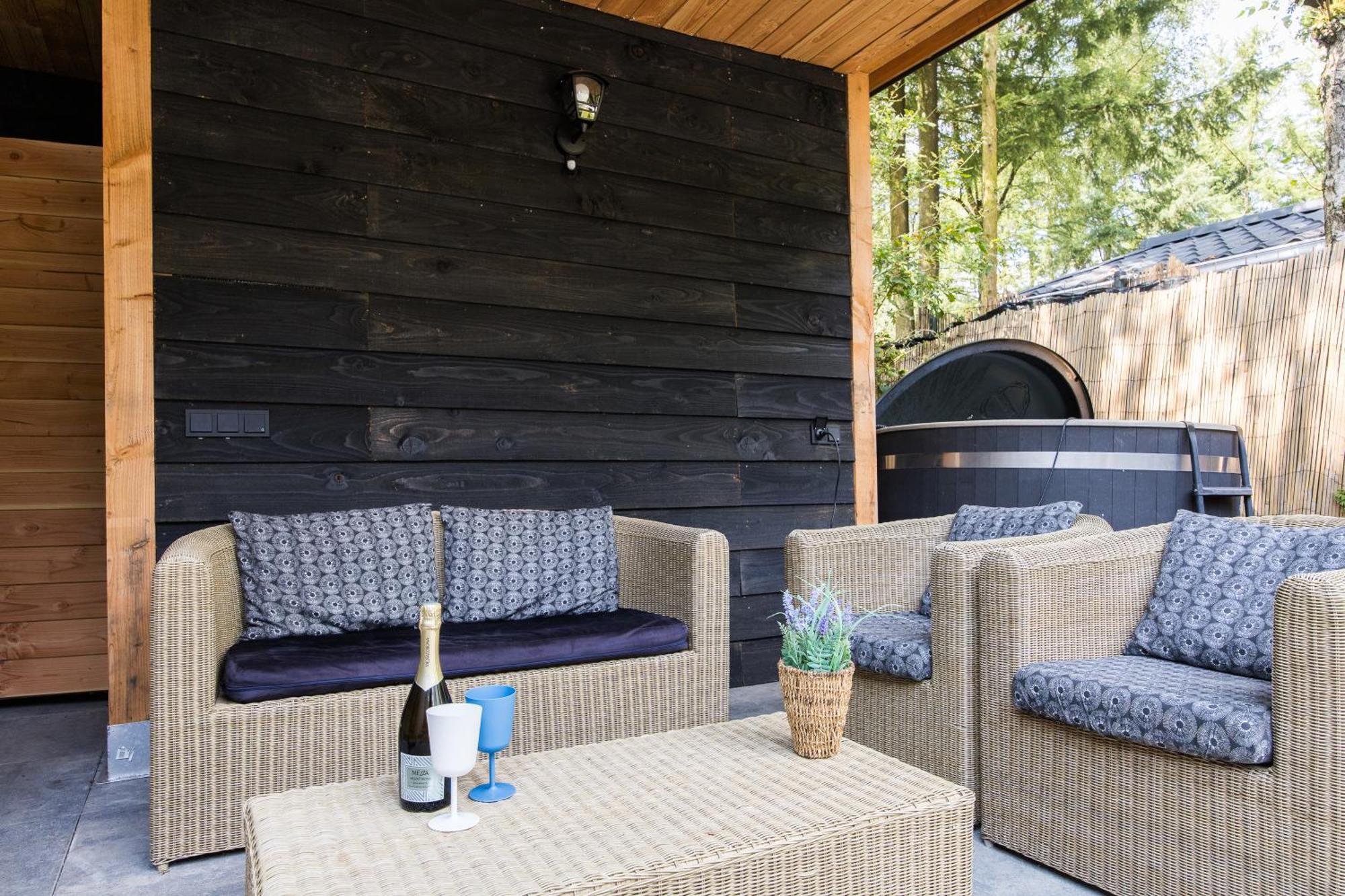Veluwe Hoenderloo Luxury Chalet With Private Sauna And Hot Tub - Swimming Pool Tennis Court Supermarket Bowling Alley Theatre And Entertainment For Children Dış mekan fotoğraf