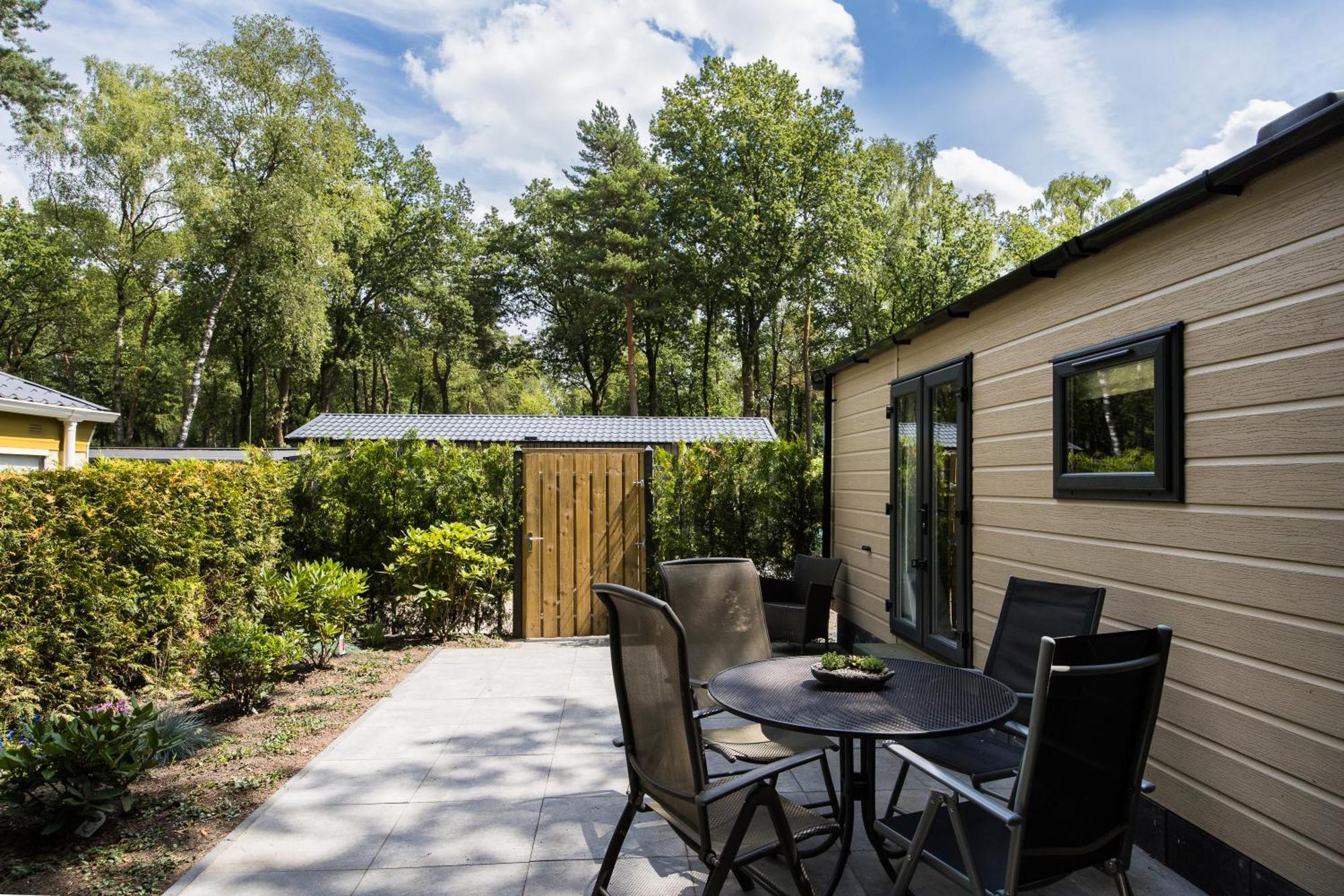 Veluwe Hoenderloo Luxury Chalet With Private Sauna And Hot Tub - Swimming Pool Tennis Court Supermarket Bowling Alley Theatre And Entertainment For Children Dış mekan fotoğraf