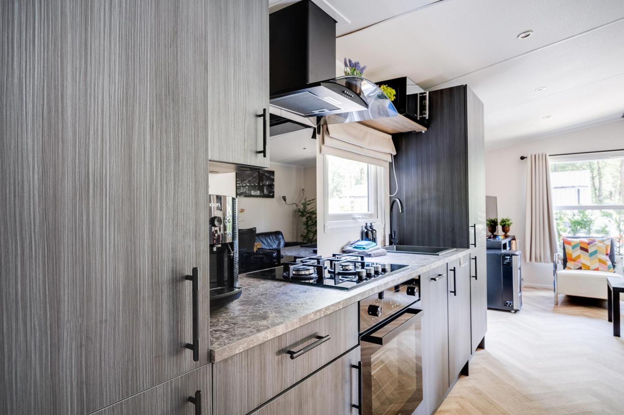 Veluwe Hoenderloo Luxury Chalet With Private Sauna And Hot Tub - Swimming Pool Tennis Court Supermarket Bowling Alley Theatre And Entertainment For Children Dış mekan fotoğraf