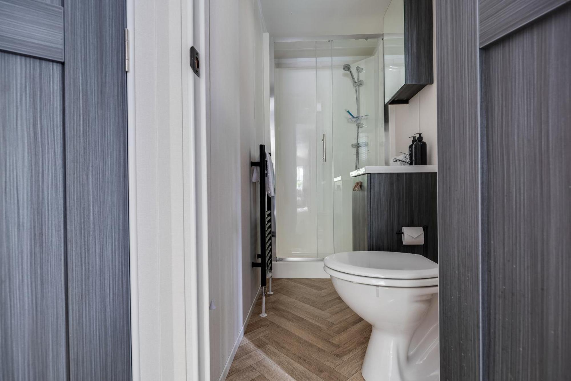 Veluwe Hoenderloo Luxury Chalet With Private Sauna And Hot Tub - Swimming Pool Tennis Court Supermarket Bowling Alley Theatre And Entertainment For Children Dış mekan fotoğraf
