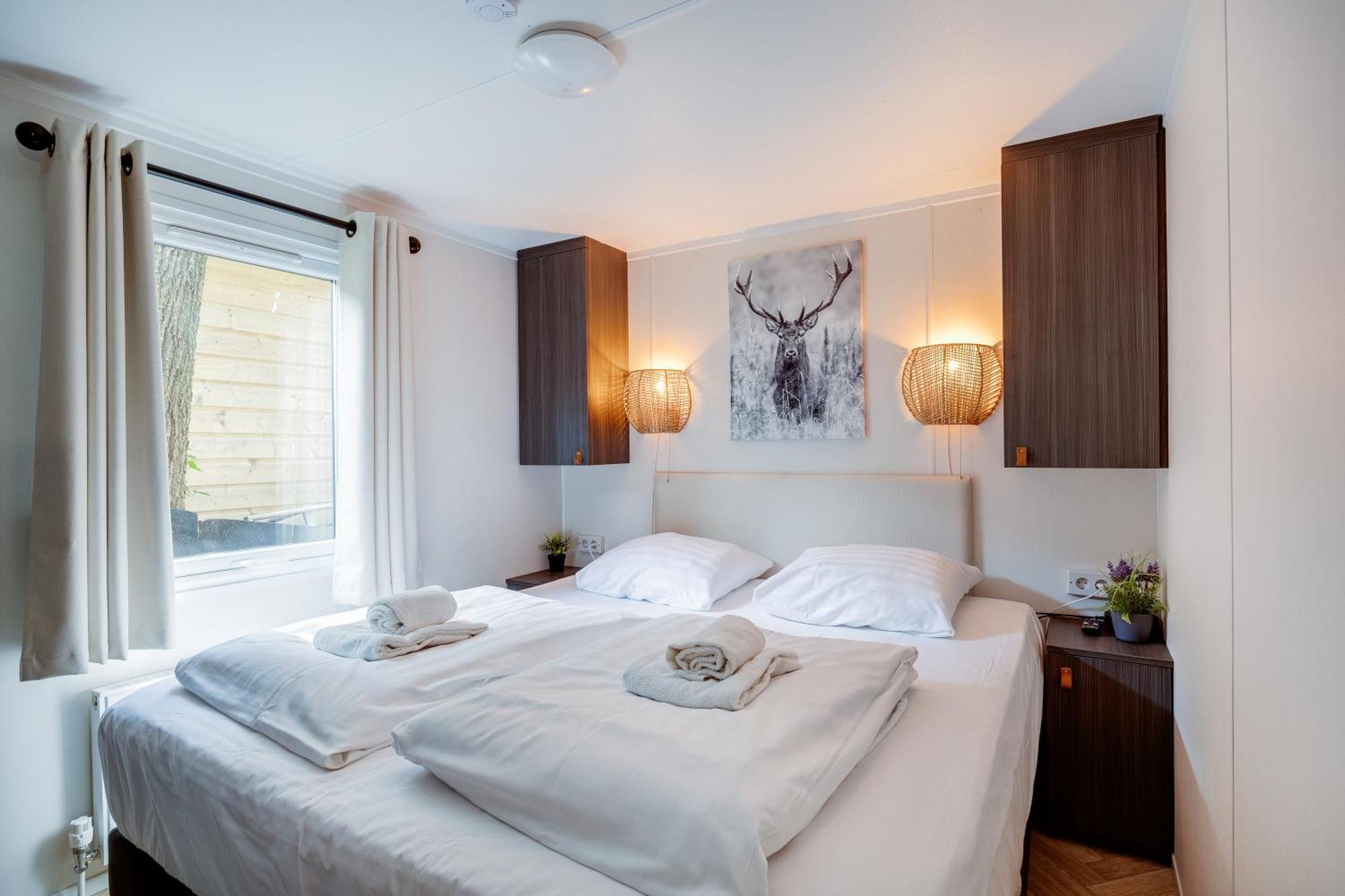 Veluwe Hoenderloo Luxury Chalet With Private Sauna And Hot Tub - Swimming Pool Tennis Court Supermarket Bowling Alley Theatre And Entertainment For Children Dış mekan fotoğraf